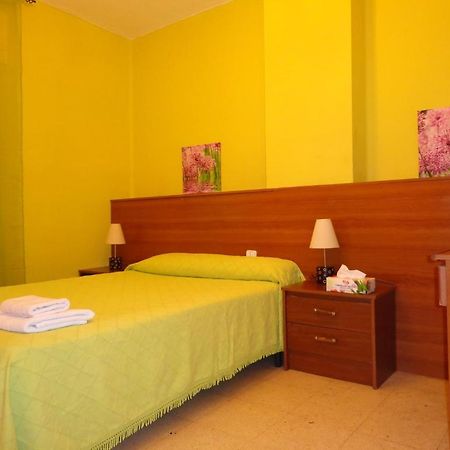 Hotel Pension Mode Lleida Room photo